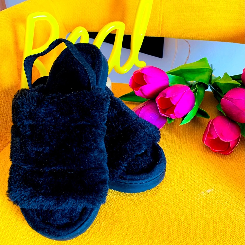SONOMA women’s faux fur fuzzy slippers with elastic back S